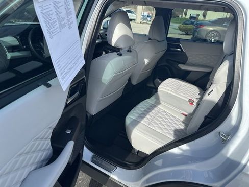 Used 2023 Mitsubishi Outlander SEL image 15