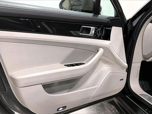 Used 2020 Porsche Panamera 4S image 17