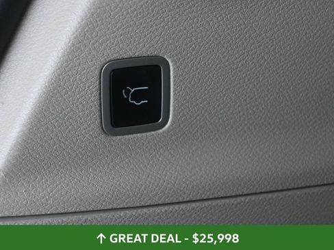 Used 2024 Chrysler Pacifica Touring-L image 23