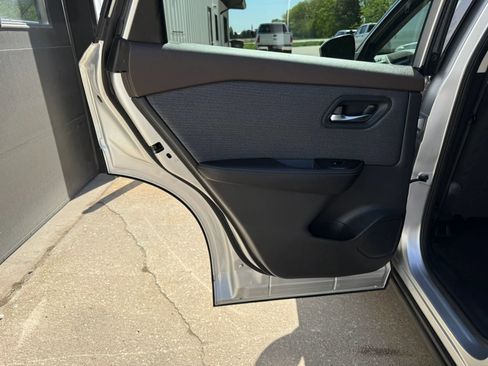 Used 2022 Nissan Rogue SV FWD image 12