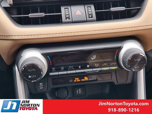Used 2025 Toyota RAV4 XLE Premium AWD/4WD image 21