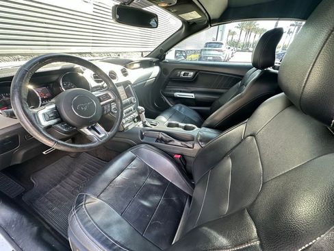 Used 2017 Ford Mustang Premium RWD image 4