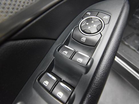 Used 2018 Ford Explorer XLT image 14