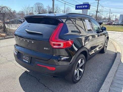 Used 2025 Volvo XC40 B5 Plus image 5
