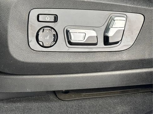 Used 2019 BMW X7 xDrive50i w/ Luxury Seating Package image 25