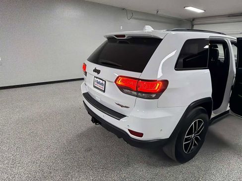 Used 2018 Jeep Grand Cherokee Trailhawk w/ Trailhawk Luxury Group AWD/4WD image 32