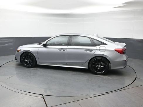 Used 2023 Honda Civic Sport image 3