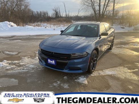 Used 2021 Dodge Charger SXT w/ Blacktop Package image 1