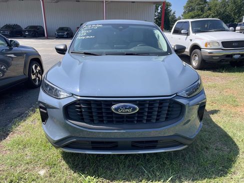 Used 2023 Ford Escape Active w/ Cold Weather Package FWD image 2