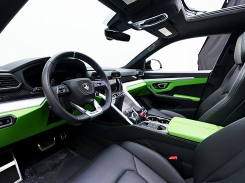 Used 2022 Lamborghini Urus image 2