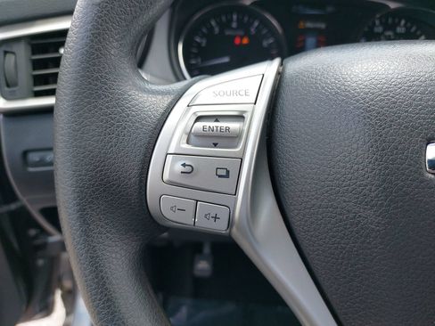 Used 2016 Nissan Rogue S AWD/4WD image 19