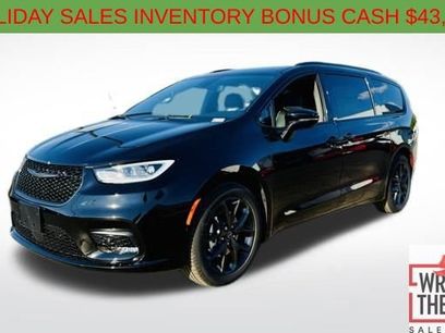 New 2026 Chrysler Pacifica Limited w/ S Appearance Package