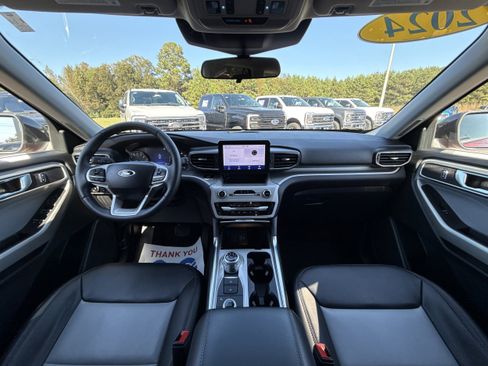 Used 2024 Ford Explorer XLT w/ Equipment Group 202A image 11