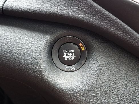 Used 2019 Jeep Cherokee Limited AWD/4WD image 23