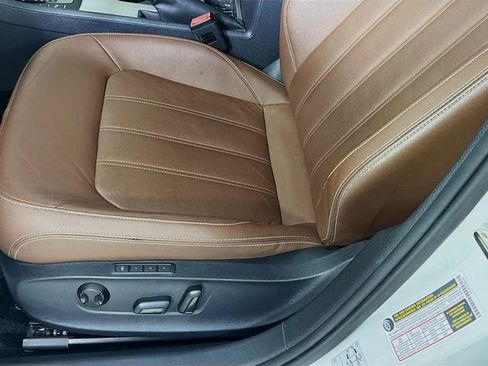 Used 2022 Volkswagen Passat 2.0T image 21