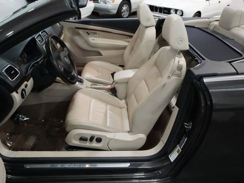 Used 2012 Volkswagen Eos Executive image 17