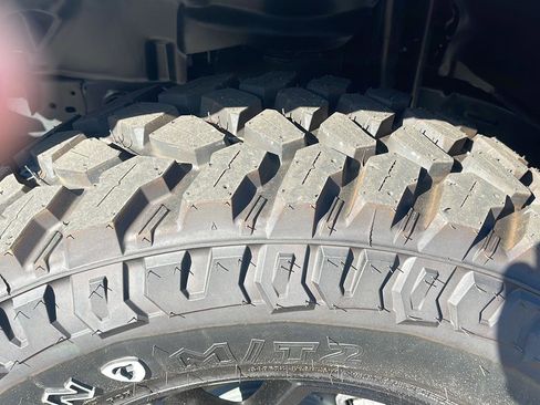 New 2025 Jeep Gladiator Willys image 10