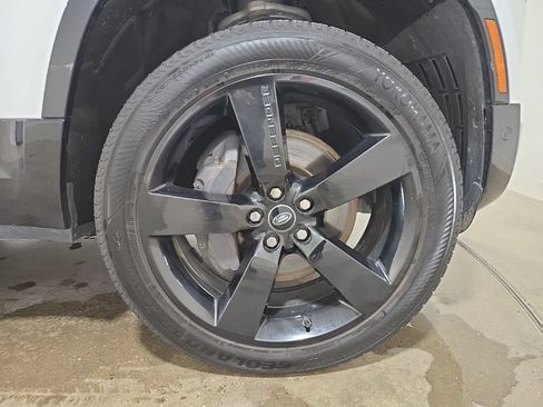 Used 2023 Land Rover Defender 130 X-Dynamic SE AWD/4WD image 12