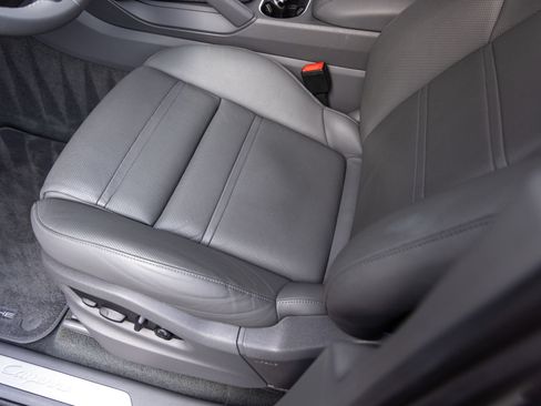 Certified 2023 Porsche Cayenne Coupe AWD/4WD image 23