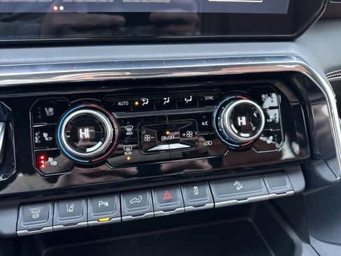 Used 2024 GMC Sierra 2500 Denali Ultimate image 17