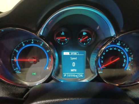 Used 2016 Chevrolet Cruze LT image 10