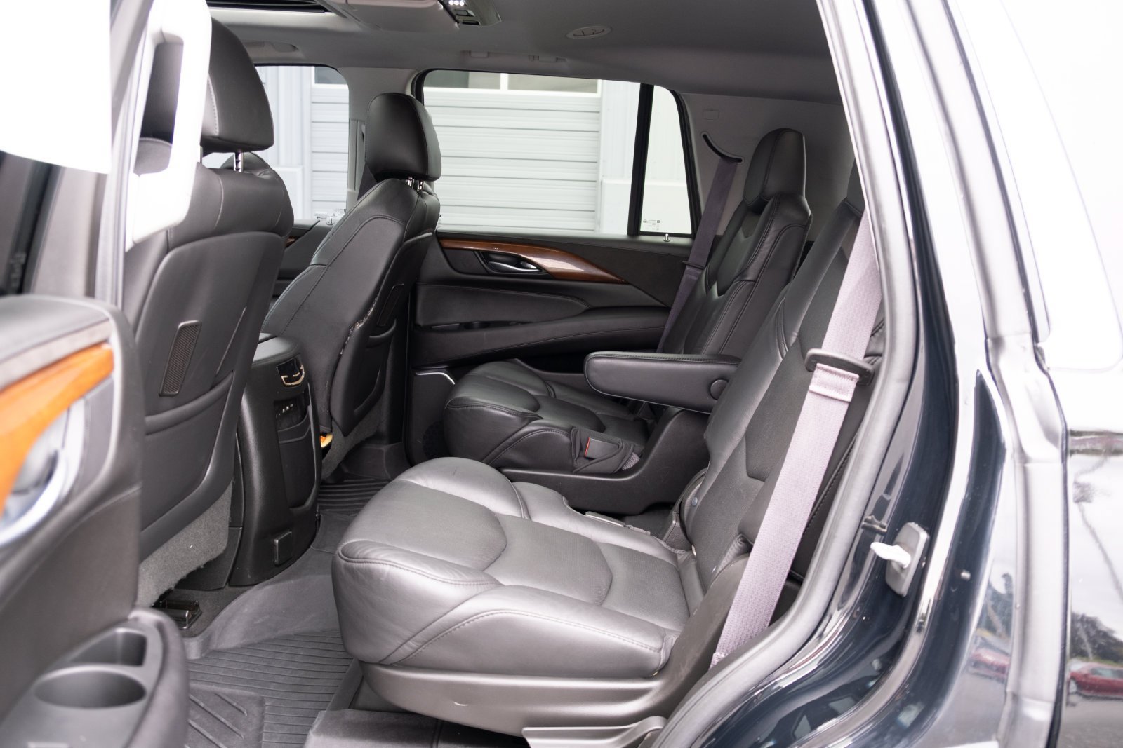 Used 2017 Cadillac Escalade Premium Luxury AWD/4WD image 17