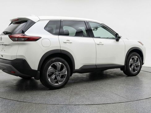 Used 2025 Nissan Rogue SV FWD image 9