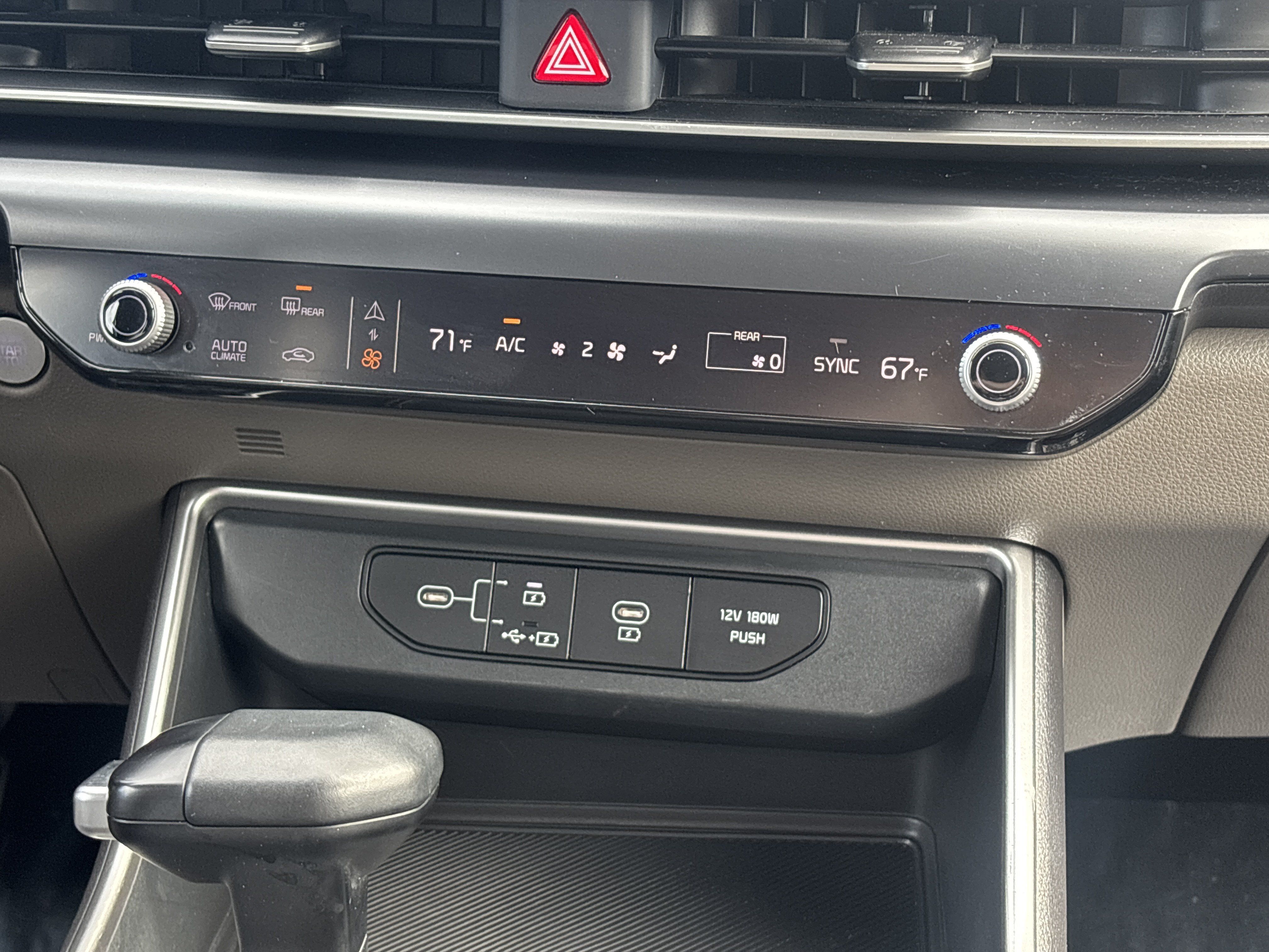 Used 2025 Kia Carnival FWD image 12