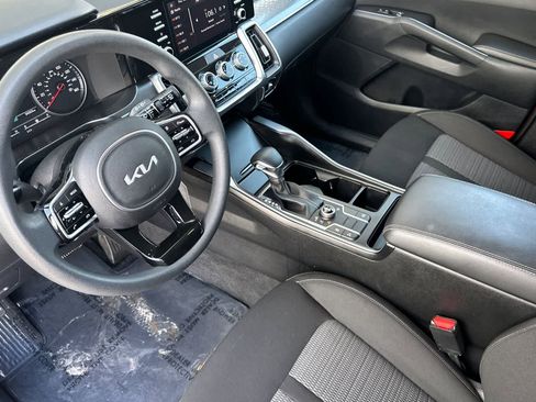 Used 2023 Kia Sorento LX AWD/4WD image 11