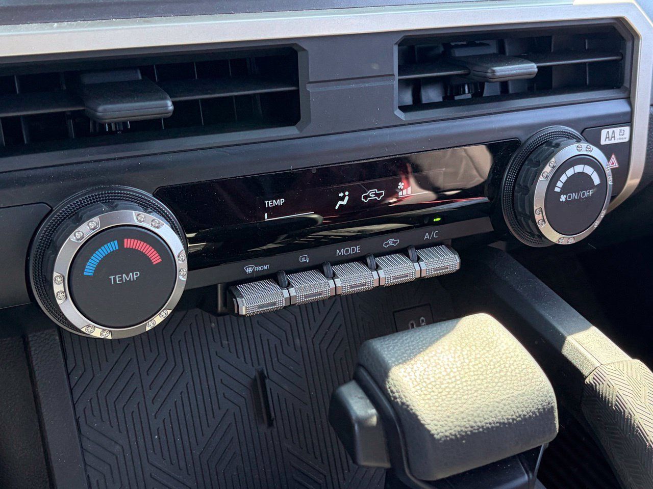 Used 2025 Toyota Tacoma SR5 AWD/4WD image 8