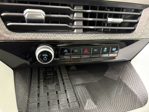 Certified 2025 Ford Explorer Platinum w/ Ultimate Package AWD/4WD image 20