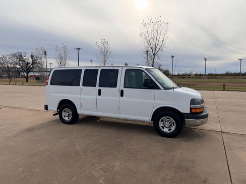 Used 2015 Chevrolet Express 2500 LT w/ LT Preferred Equipment Group image 20