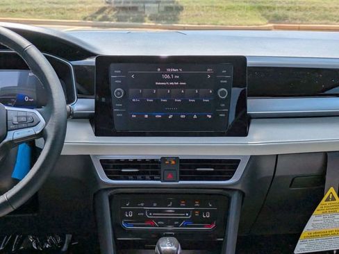 New 2026 Volkswagen Taos SE FWD image 18