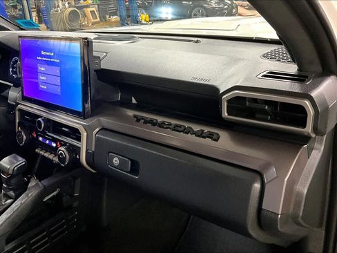 Used 2024 Toyota Tacoma TRD Sport w/ TRD Sport Upgrade Package image 17