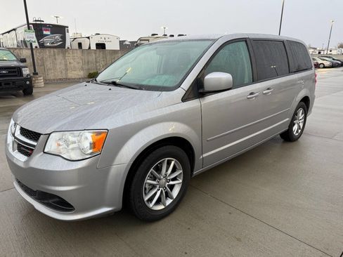 Used 2016 Dodge Grand Caravan SE image 7
