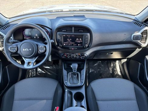 Used 2025 Kia Soul LX w/ LX Technology Package FWD image 31