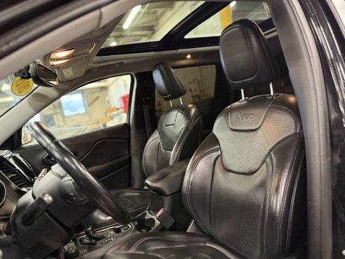 Used 2019 Jeep Cherokee Limited AWD/4WD image 9