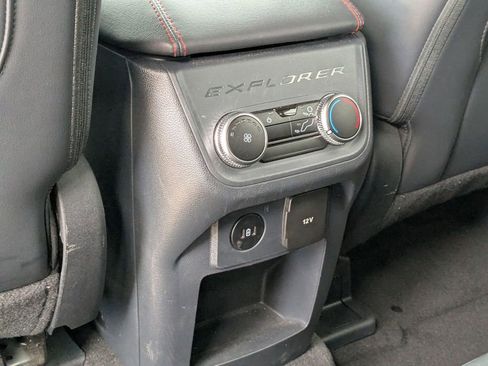 Used 2025 Ford Explorer ST-Line w/ ST-Line Street Pack image 25