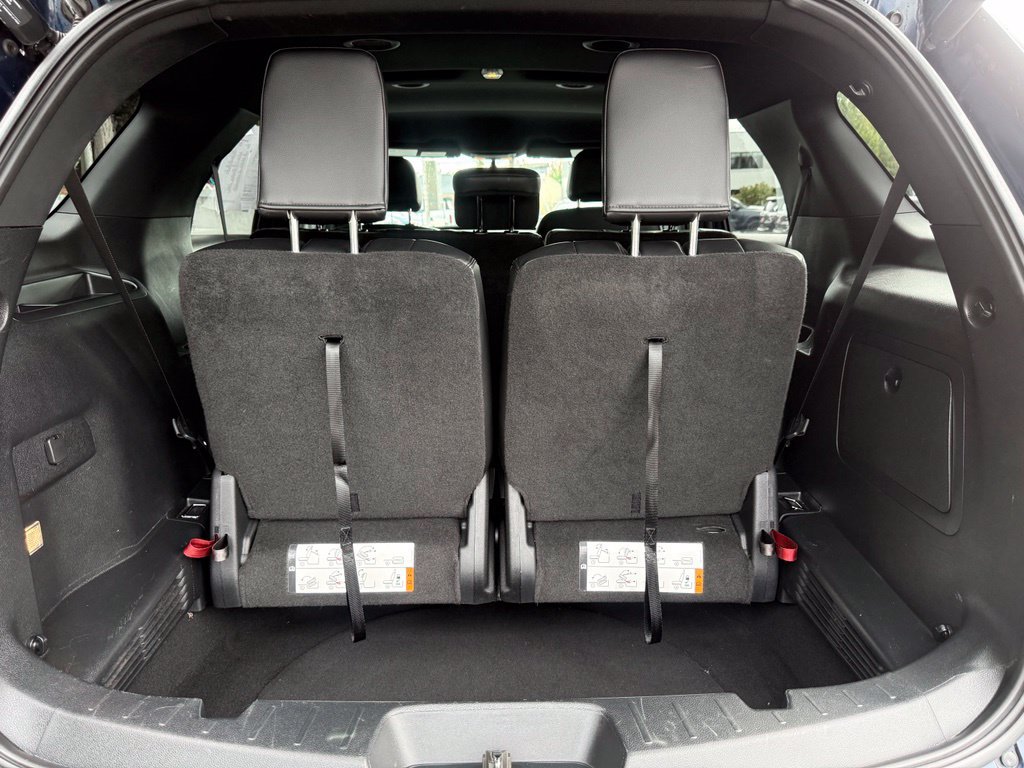Used 2017 Ford Explorer XLT w/ Equipment Group 202A AWD/4WD image 9