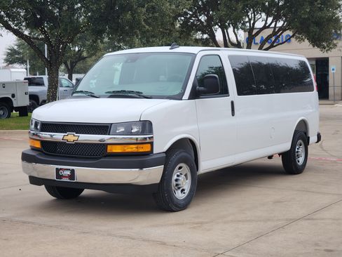 New 2025 Chevrolet Express 3500 LS w/ Chrome Appearance Package image 4