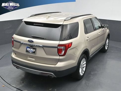 Used 2017 Ford Explorer XLT FWD image 15