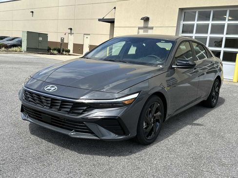 New 2026 Hyundai Elantra SEL Sport Premium FWD image 3