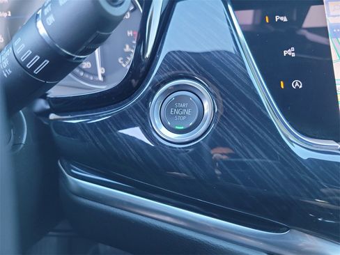 Used 2025 Cadillac XT6 Premium Luxury w/ Technology Package image 16