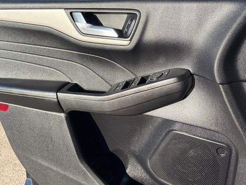 Used 2021 Ford Escape SE image 25