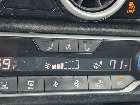 Used 2025 Nissan Sentra SV w/ All-Weather Package FWD image 18