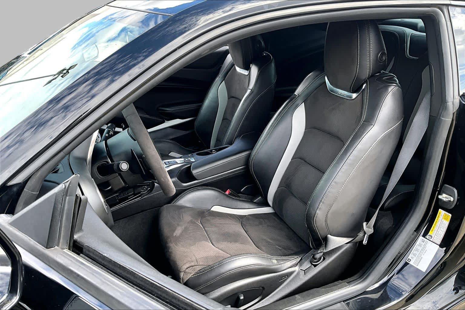 Used 2018 Chevrolet Camaro SS RWD image 8