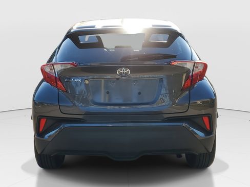 Used 2020 Toyota C-HR LE image 4