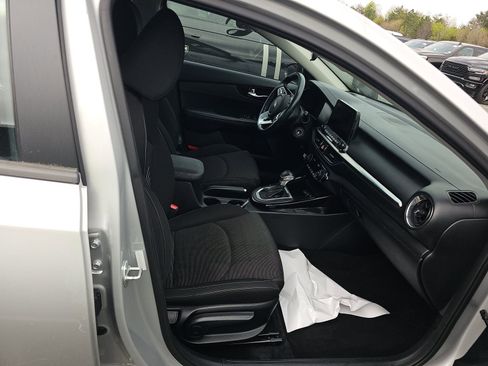 Used 2019 Kia Forte S w/ S Premium Package FWD image 10