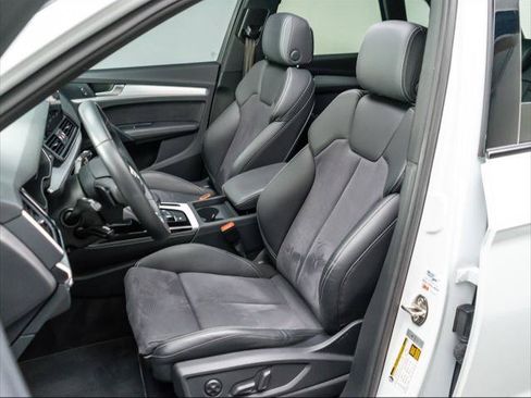 Used 2024 Audi Q5 e Premium Plus w/ Premium Plus Package AWD/4WD image 15
