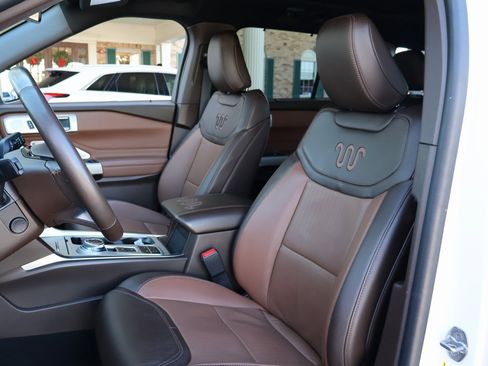 Used 2024 Ford Explorer King Ranch w/ Technology Package image 12